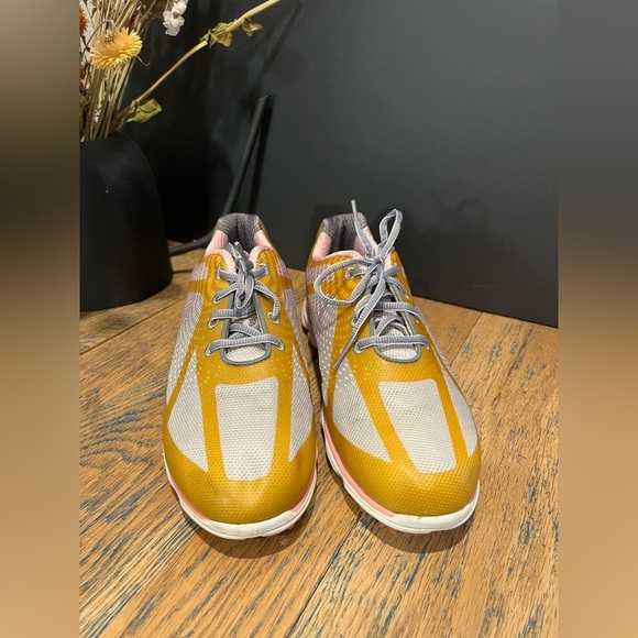 🏌️ FootJoy Golf Shoes — Women’s Size 9 | Lightweight & Sporty - Picture 3 of 7